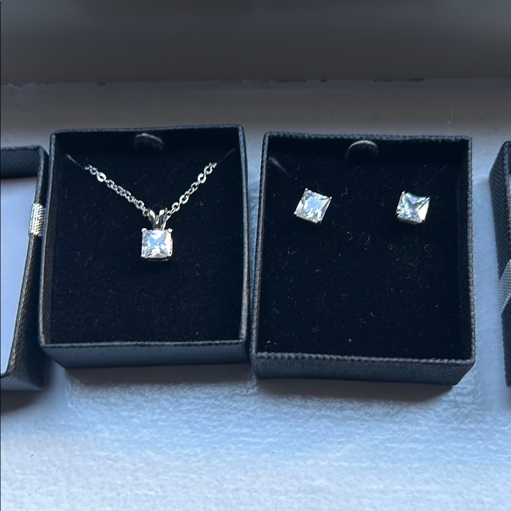 Elegant Silver Necklace and Earring Set